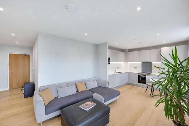 Flat 606, Navigation Point, London photo 4