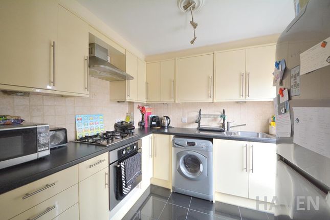 Flat to rent in Market Place, East Finchley, London