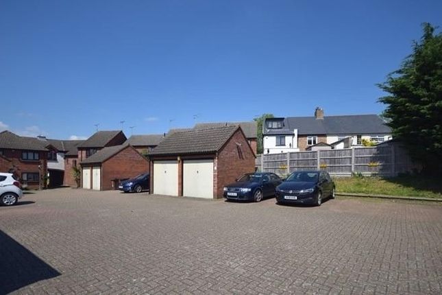 5 Heather Court, St Annes Rd, St Albans photo 4