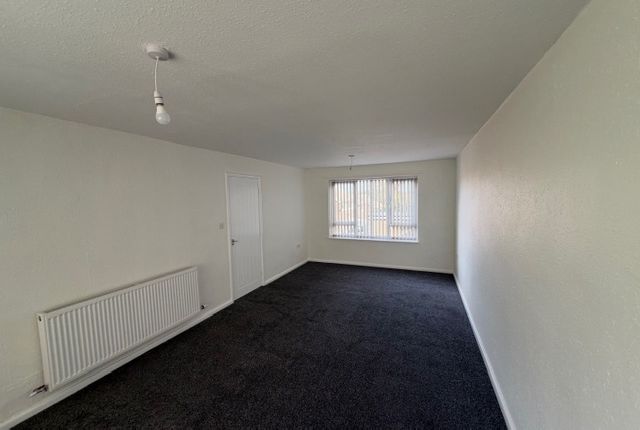 6, Snowden Close Bramley Leeds photo 5