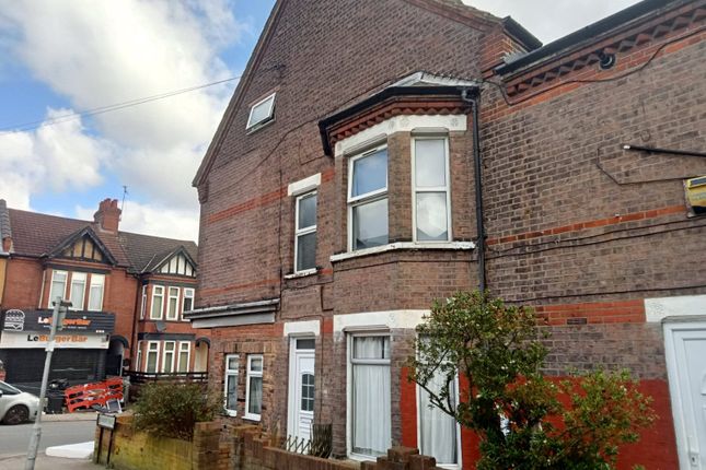 Flat for sale in Dallow Road, Luton
