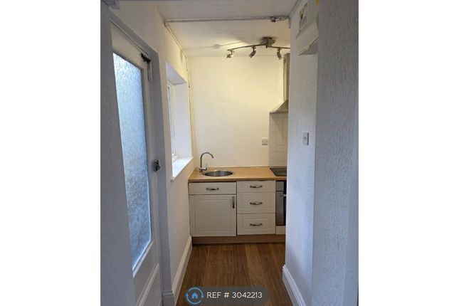 Flat, De Montfort Court Stoneygate Road, Leicester photo 4