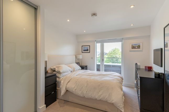 Flat Flat 51, 22, Bradley Road, London photo 4