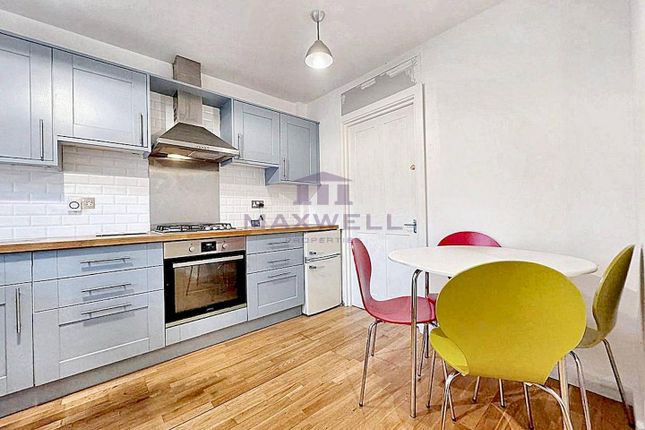 Doubel Room Is Available In A 3 Bedroom House In Hackney Next To Brick Line, E2
