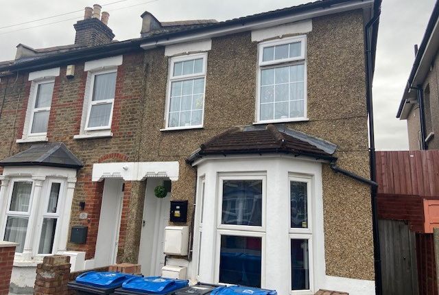Thumbnail Flat to rent in Howley Road, Croydon