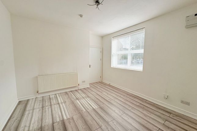 173 St. Helens Avenue, Swansea photo 2