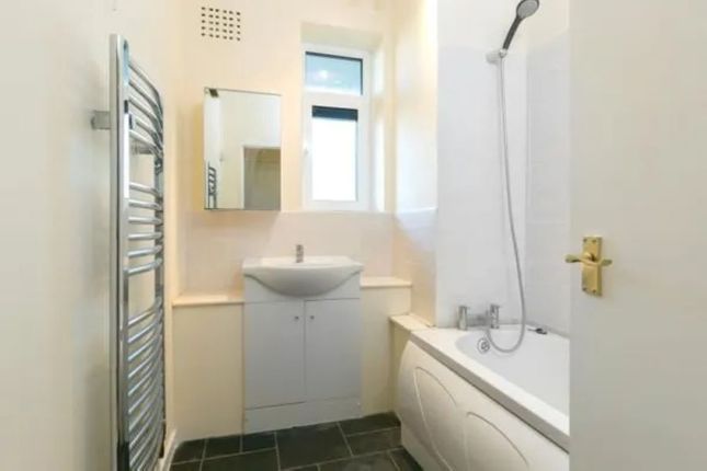 Flat for sale in Lordship Lane, London