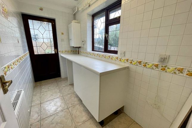 Bungalow for sale in Kenmar Close, Rayleigh, Essex