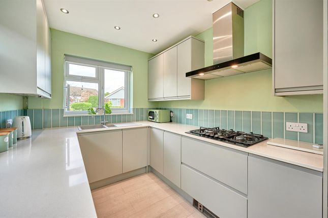 2, Gilbey Crescent, Stansted photo 2