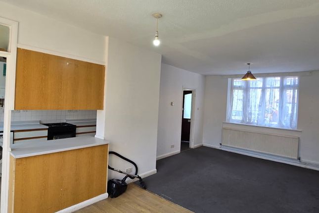 3, Stuart Crescent, Hayes photo 3