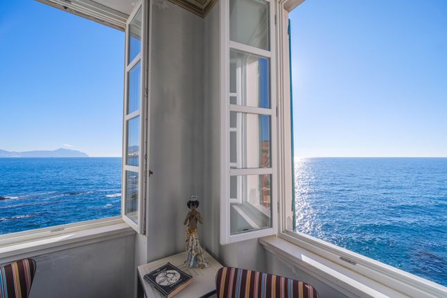Thumbnail Apartment for sale in Genova, Liguria, Italy