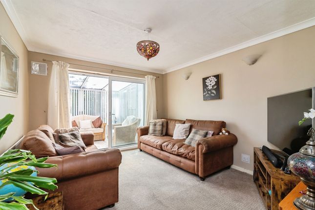 77, Cromwell Crescent, Nottingham photo 3