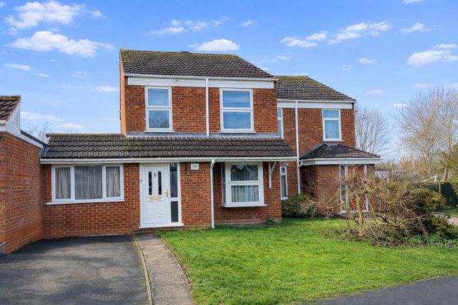 3-bed house on 29, Aldeford Drive, Brierley Hill, £259,000