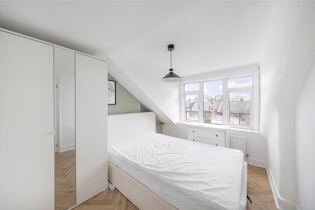 Flat 4, 69, Narbonne Avenue, London photo 4