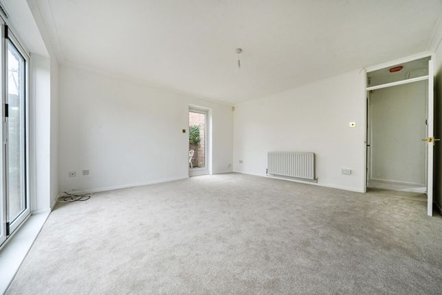 11 Sunningdale Gardens, Bognor Regis photo 2
