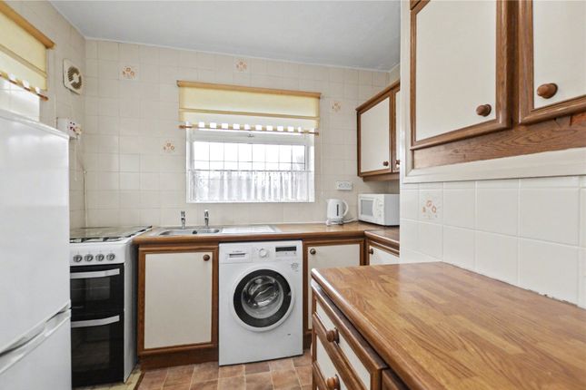 71, Greenmoor Avenue, Wakefield photo 3