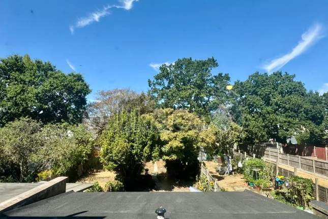 190 Gantshill Crescent, Gantshill Crescent, London photo 4