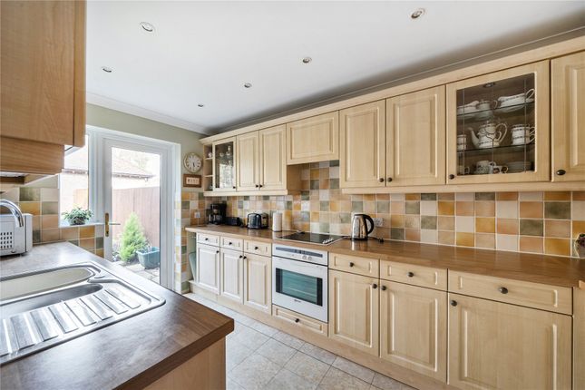 2, Woodley Gardens, Hampshire photo 3