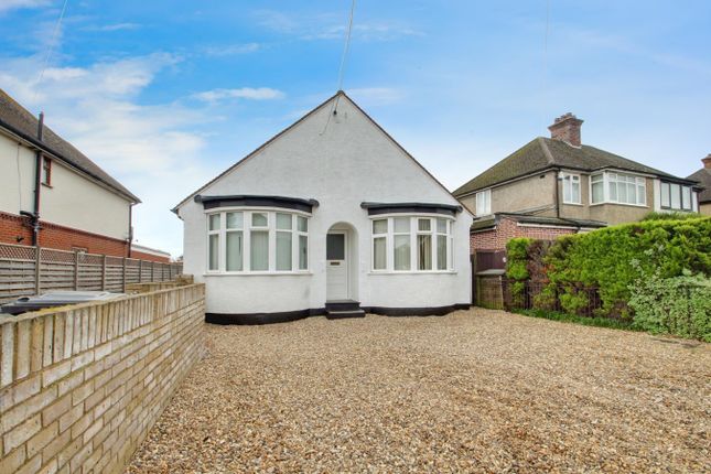 Thumbnail Detached bungalow to rent in Swallow Street, Iver
