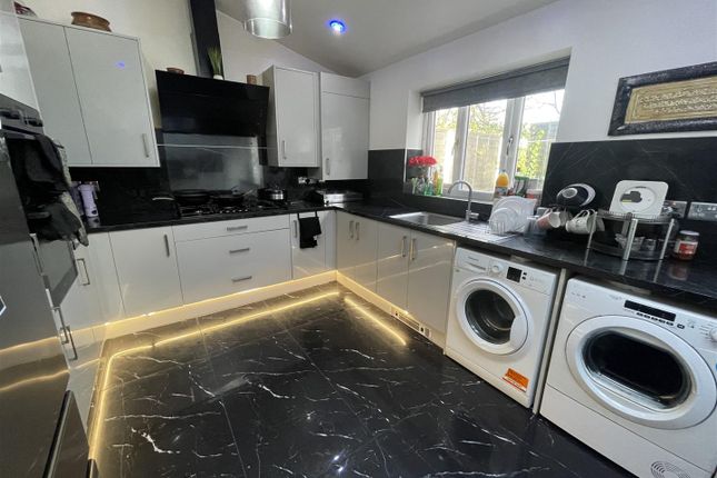 29, Allama Iqbal Road, Oldham photo 4