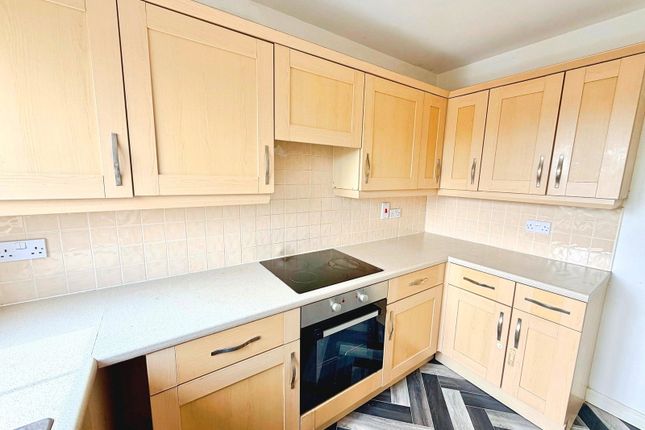 46, Gleneagles Drive, Wakefield photo 4