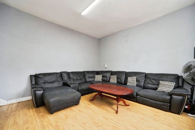 104, Bayswater Place, Leeds photo 4