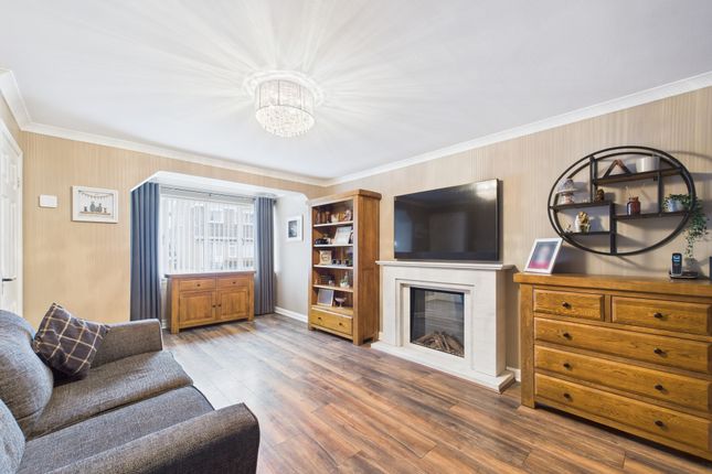 38, Moffat Close, Hull photo 3