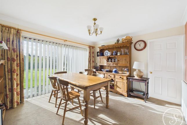 28, Rakehill Road, Scholes, Leeds photo 3