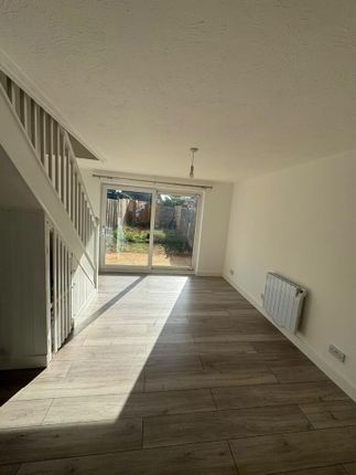81, Swan Mead, Luton photo 4