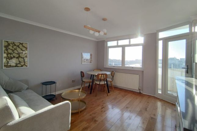 112, Notting Hill Gate, London photo 4