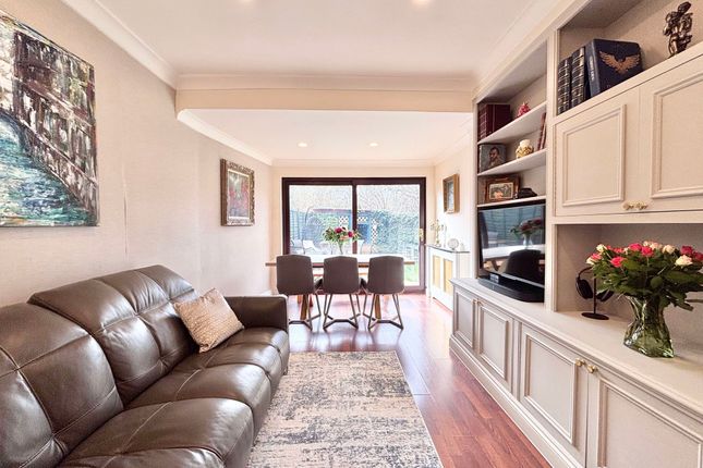 77 Methuen Road, Edgware photo 3