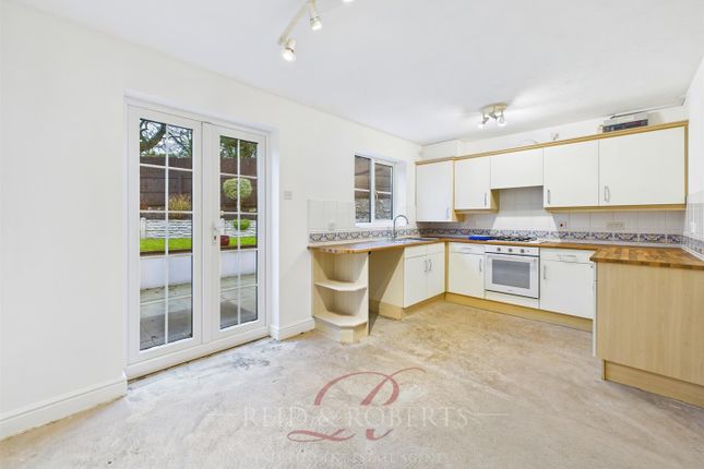 27, Oakleigh, Wrexham photo 2