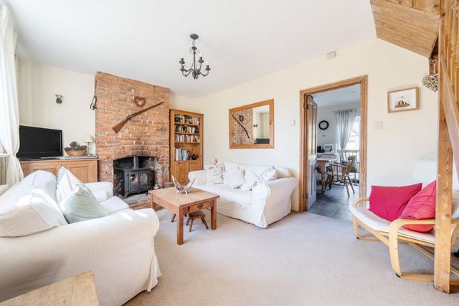 2 Pond Cottages, Petersfield photo 3