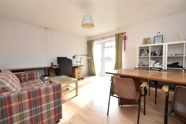 178, Queenshill Avenue, West Yorkshire photo 2