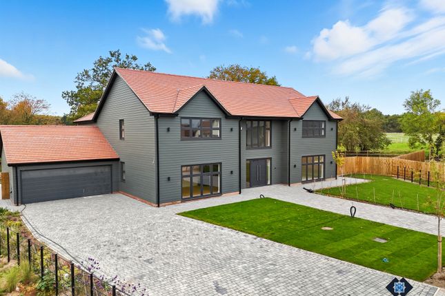 4 &amp; 5 Bedroom Detached Homes