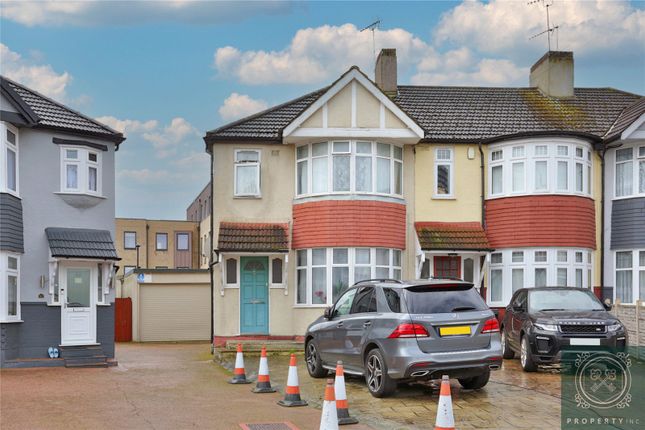 Thumbnail Flat for sale in Falcon Crescent, Enfield
