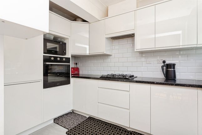 12, Palmer Avenue, Bushey photo 2