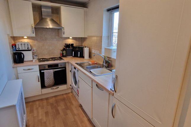 Woodside Court, Farnborough photo 3