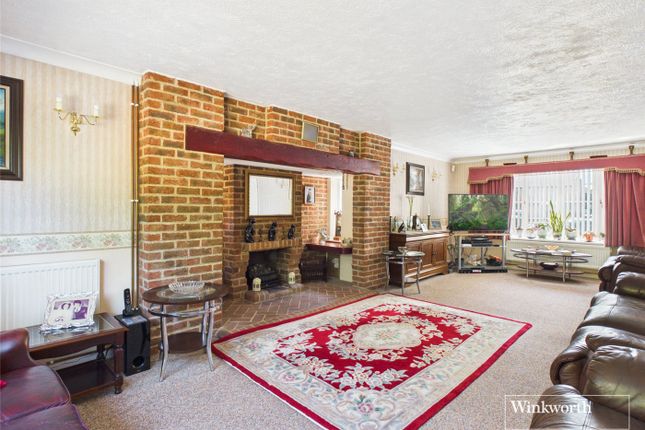 25, Thornbers Way, Reading photo 4
