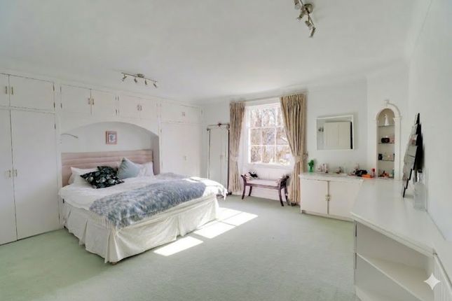 Flat 4, Baston Manor, Baston Manor Road, Bromley photo 3
