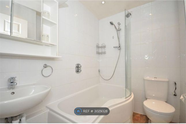 Richmond Crescent, Staines photo 3