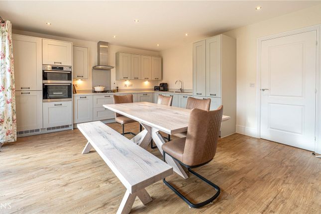 8, Claudius Way, Warwickshire photo 2