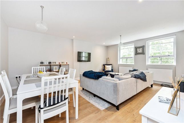 Flat to rent in Cornwall Gardens, South Kensington, London