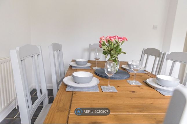 Large House Fully Furnished Bills Included, Nhs Bills Included  Contractors, Grimsby photo 5