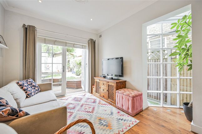 58, Highworth Road, London photo 3