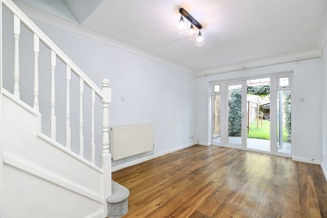 6, Parish Close, Watford photo 3