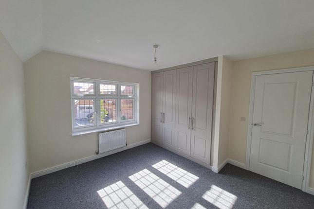 11, Chisbury Road, Swindon photo 4
