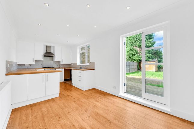 3 Lionel Gardens, London photo 3