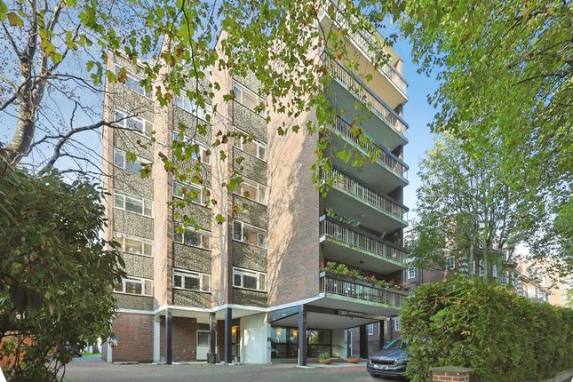 Studio flat on Avenue Road, London, £5,150/mo