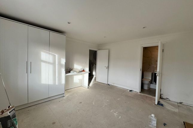 3 Hayre Court Renfrew Road, Hounslow photo 3
